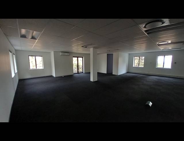 1,403M² OFFICE TO LET IN BRYANSTON